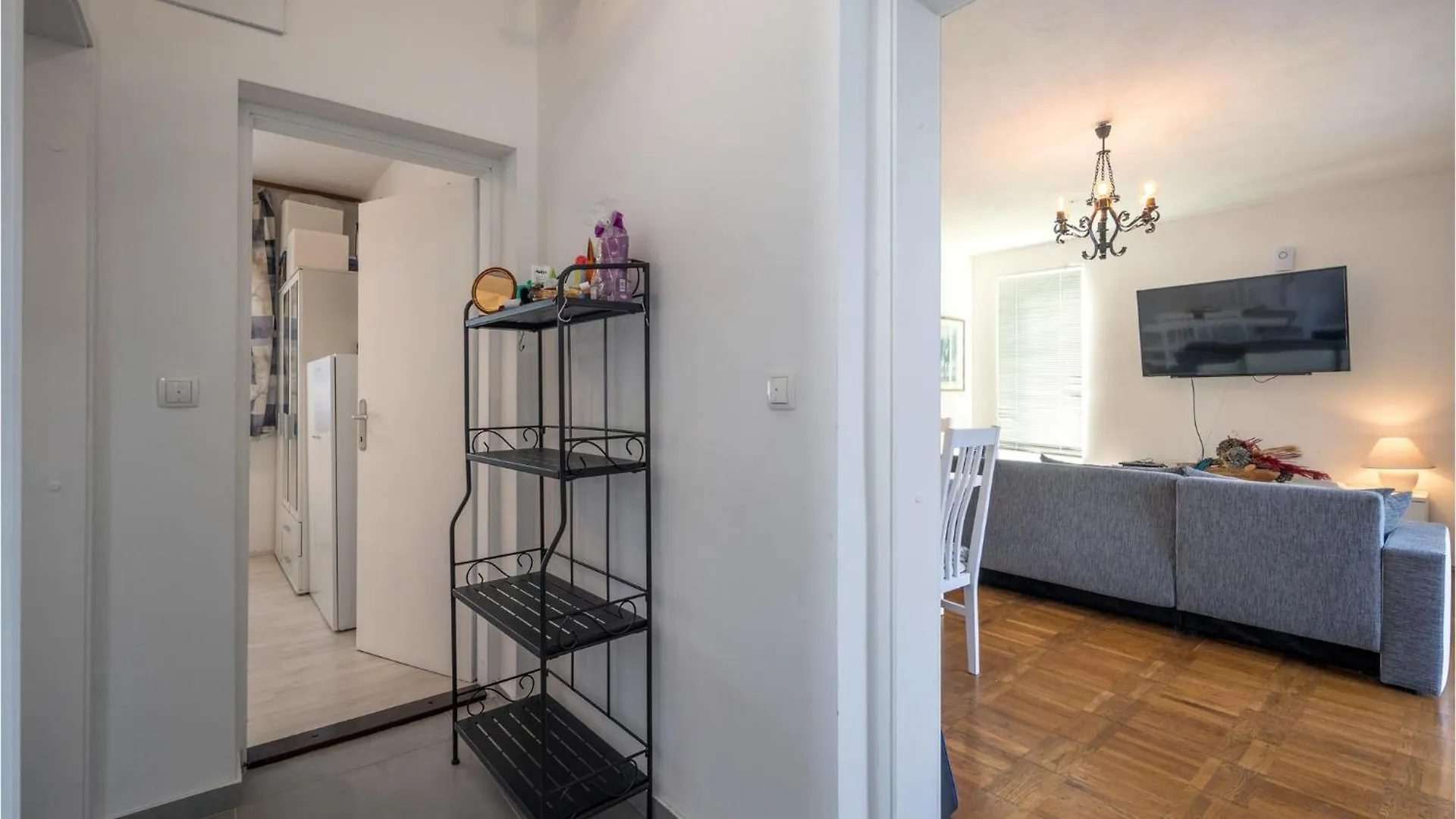 Cozy Apartment In Malinska With Kitchen 0*,