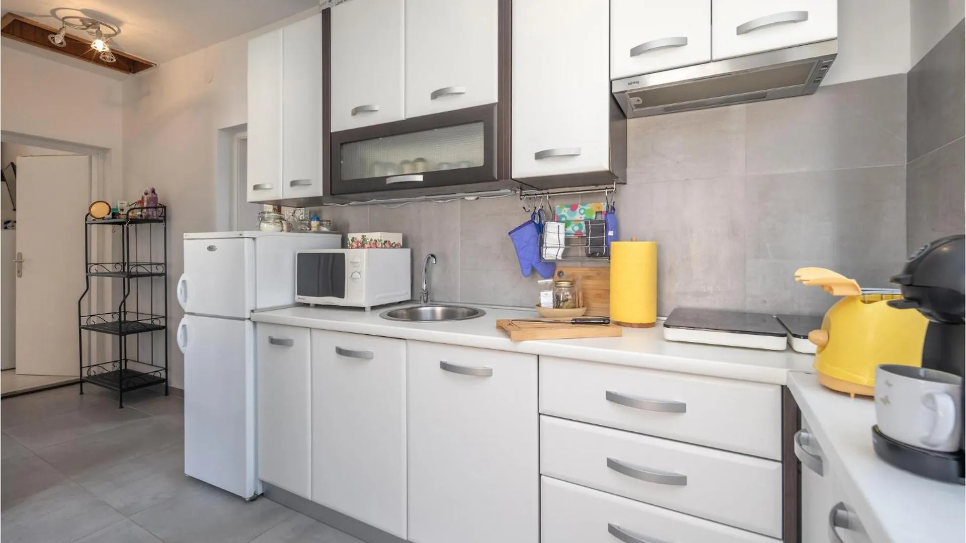 Cozy Apartment In Malinska With Kitchen